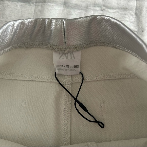 NWOT Metallic Silver Legging - Picture 4 of 9